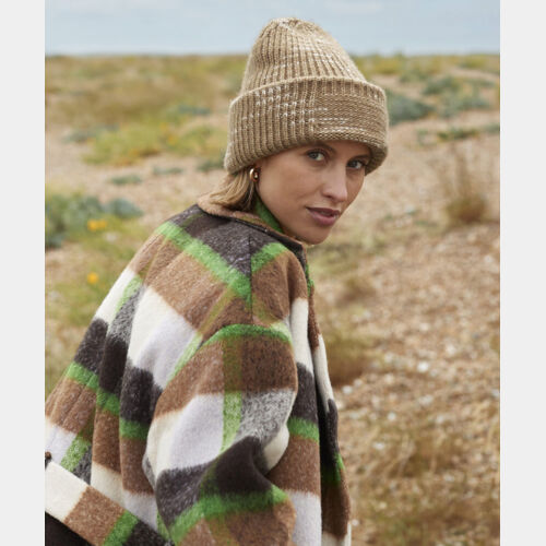 Chunky knit reverse patch beanie Thumbnail