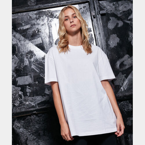 Women's oversized boyfriend tee Thumbnail